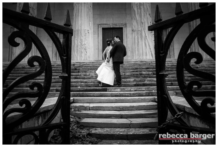 Love their embrace in Philadelphia's Independence Hall National Park